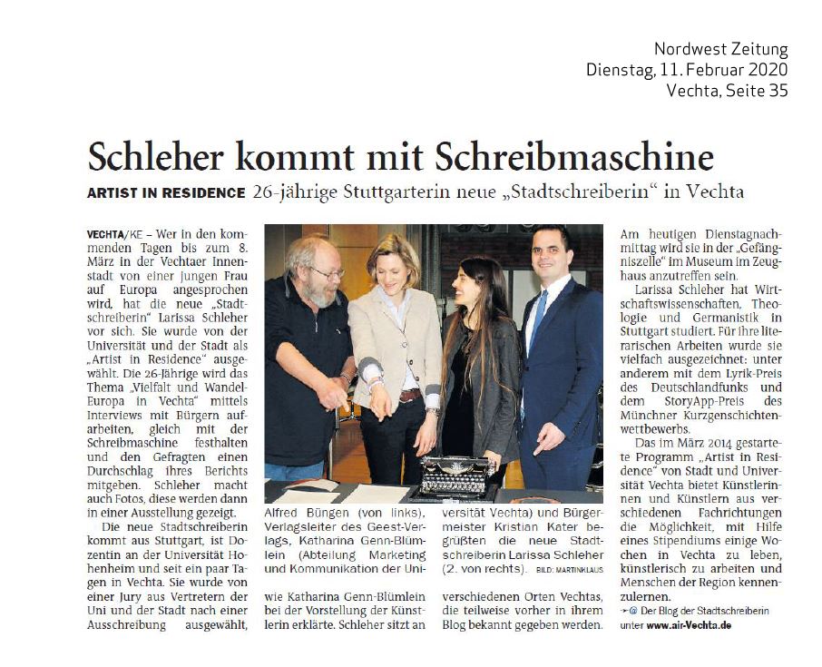 Schleher kommt mit Schreibmaschine