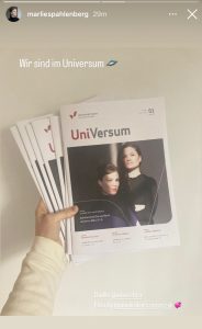 Mehr über den Artikel erfahren Bücher vor dem Haus